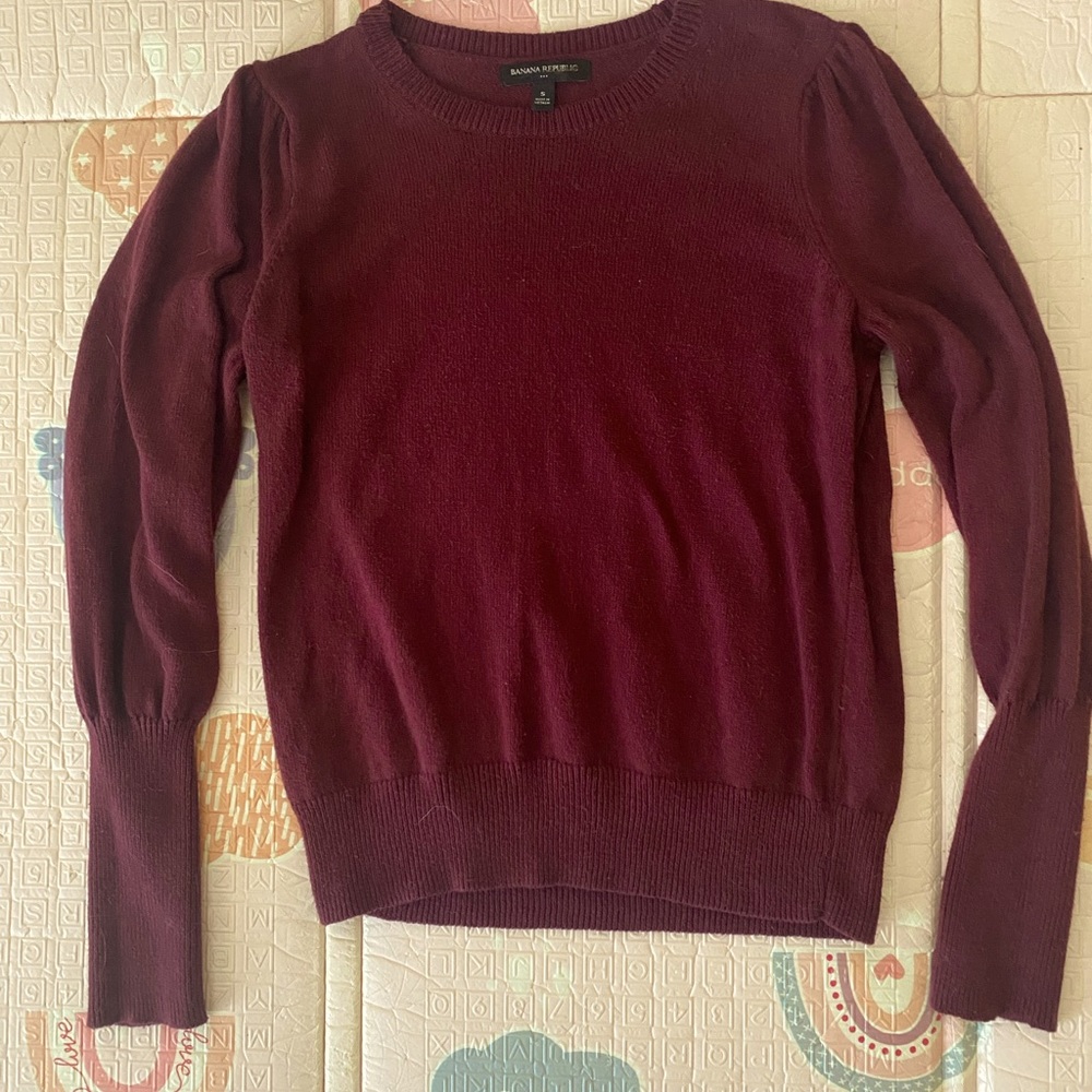 Banana Republic size Small burgundy sweater. 60% cotton 40% nylon